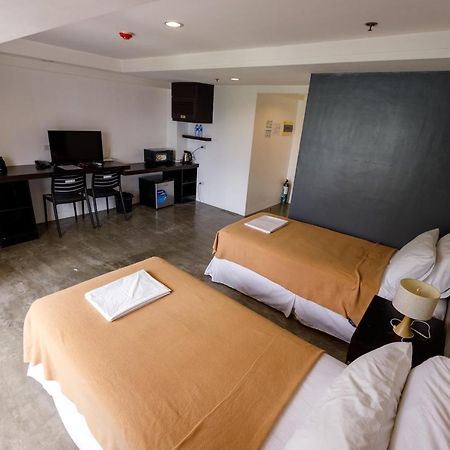 5880 Enriquez Residences Manila Eksteriør billede