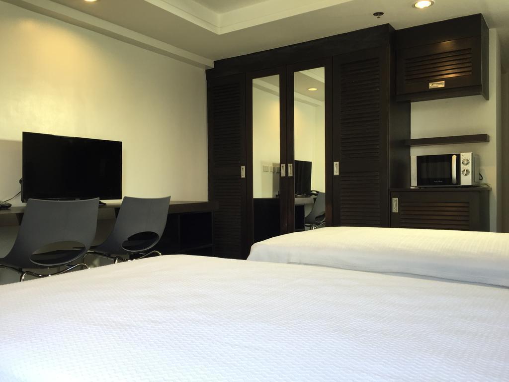 5880 Enriquez Residences Manila Eksteriør billede